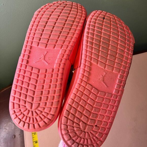 Jordan Pink Flip Flops SlidesโUS 8 CZ8027-600 LikeโNew - Picture 8 of 15